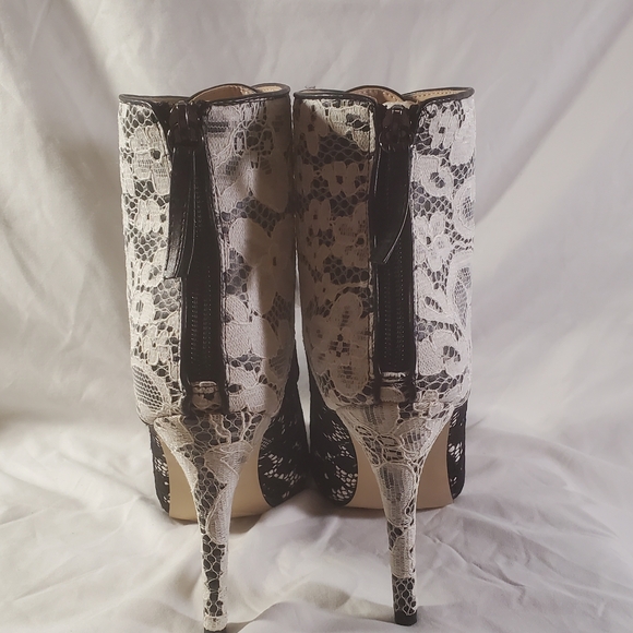 JustFab Black and White Lace Heels - Picture 4 of 7